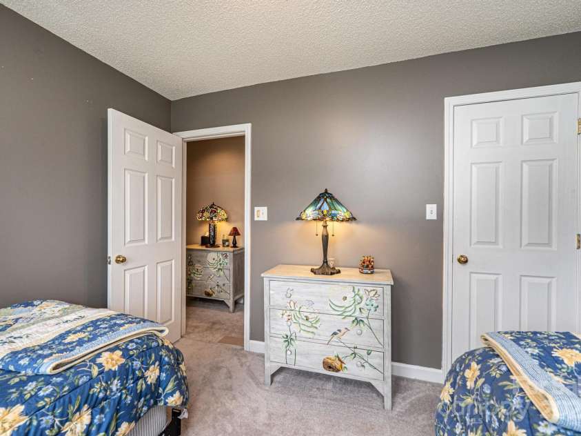 1472 Sweetbriar Lane, Hickory, NC 28602.  MLS# CAR4313023, YatesRealty ID 9400. 