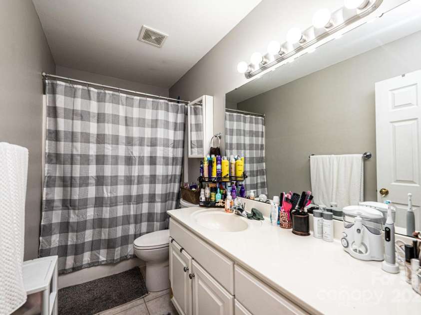 1472 Sweetbriar Lane, Hickory, NC 28602.  MLS# CAR4313023, YatesRealty ID 9400. 