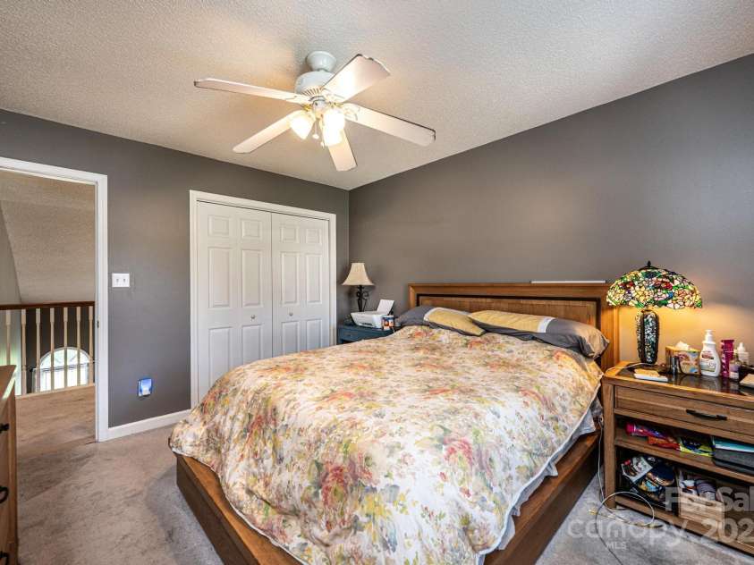 1472 Sweetbriar Lane, Hickory, NC 28602.  MLS# CAR4313023, YatesRealty ID 9400. 
