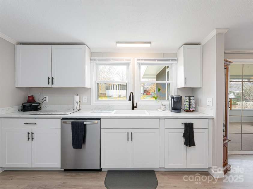 205 White Ash Circle, Hendersonville, NC 28739.  MLS# CAR4231006, YatesRealty ID 9400. 