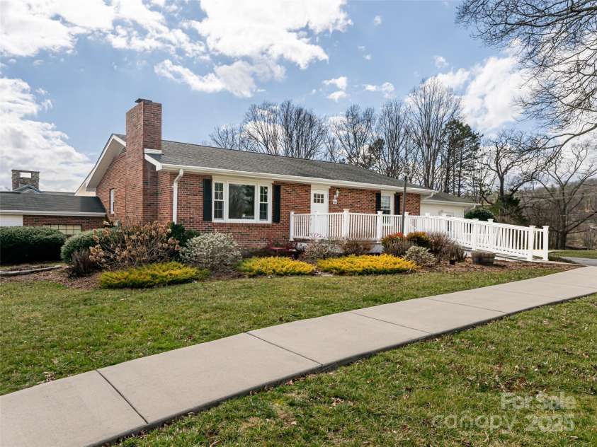 205 White Ash Circle, Hendersonville, NC 28739.  MLS# CAR4231006, YatesRealty ID 9400. Community Clubhouse