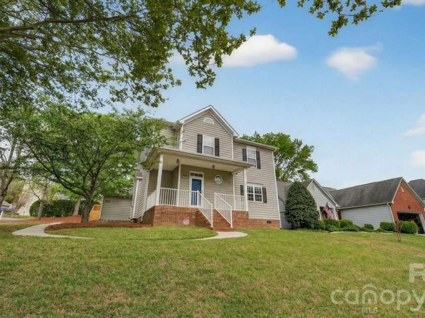 2851 Huckleberry Hill Drive, Fort Mill, SC 29715.  MLS# CAR4365989, YatesRealty ID 9401. 