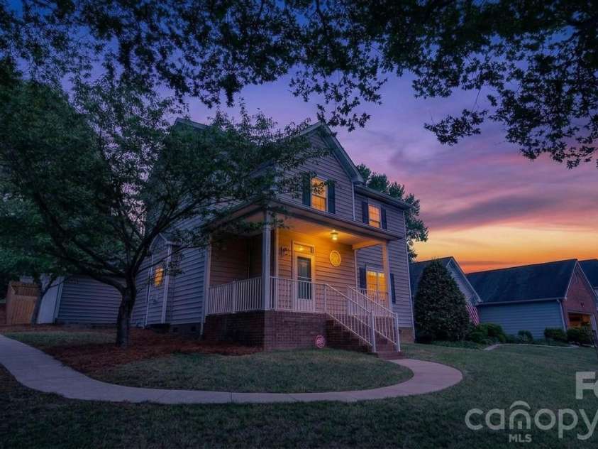 2851 Huckleberry Hill Drive, Fort Mill, SC 29715.  MLS# CAR4365989, YatesRealty ID 9401. 