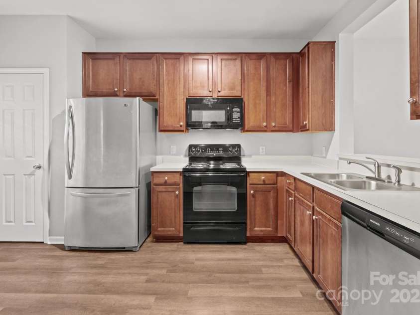 3553 Calpella Court, Charlotte, NC 28262.  MLS# CAR4220749, YatesRealty ID 9401. Kitchen