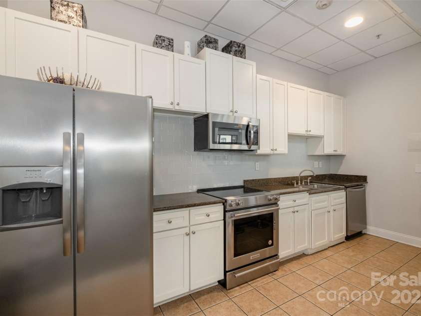 3920 Sharon Road, Charlotte, NC 28211.  MLS# CAR4225091, YatesRealty ID 9402. Communal Kitchen in Lounge Area