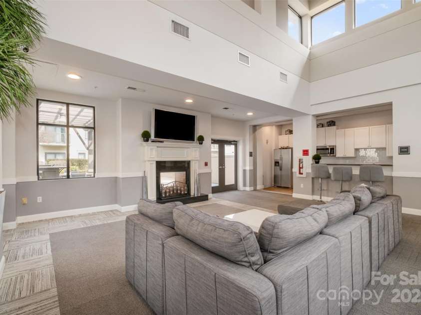 3920 Sharon Road, Charlotte, NC 28211.  MLS# CAR4225091, YatesRealty ID 9402. Communal Lounge Area