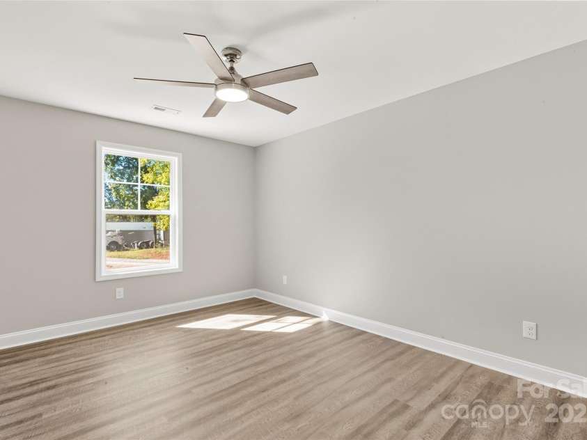 6015 Zoo Parkway, Asheboro, NC 27205.  MLS# CAR4308041, YatesRealty ID 9402. 