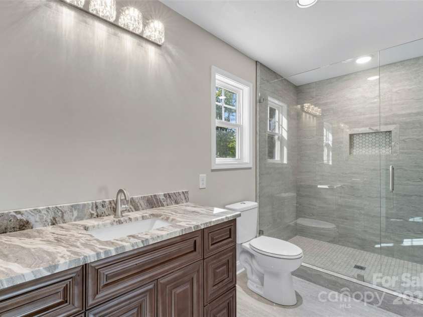 6015 Zoo Parkway, Asheboro, NC 27205.  MLS# CAR4308041, YatesRealty ID 9402. 