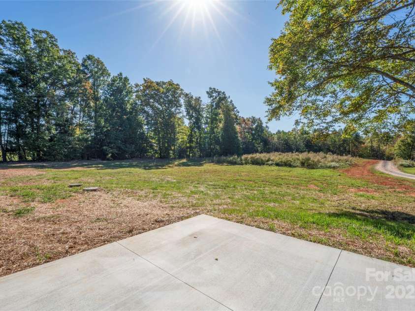 6015 Zoo Parkway, Asheboro, NC 27205.  MLS# CAR4308041, YatesRealty ID 9402. 