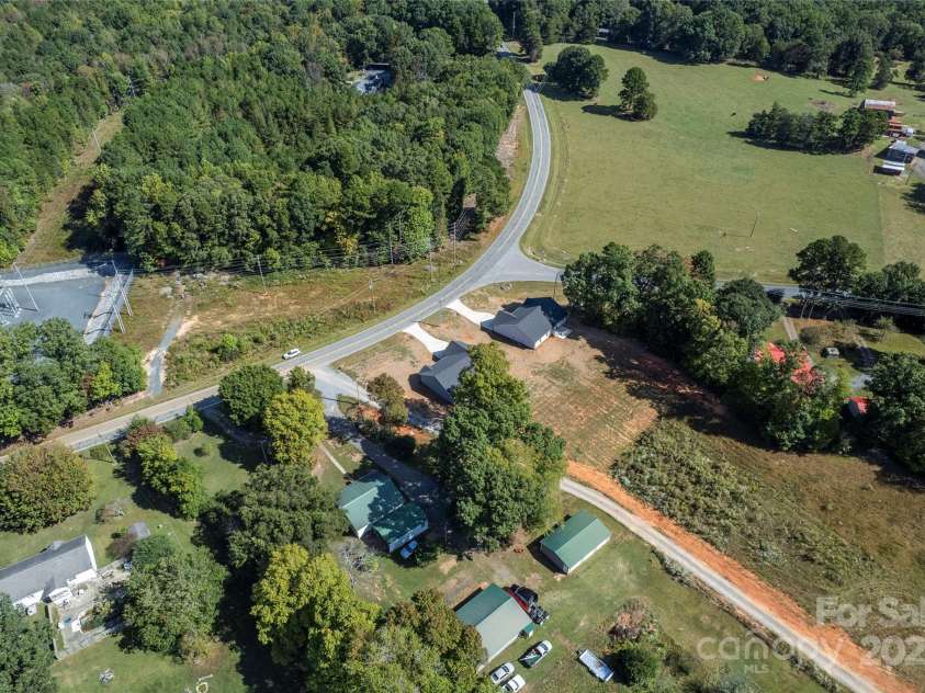 6015 Zoo Parkway, Asheboro, NC 27205.  MLS# CAR4308041, YatesRealty ID 9402. 