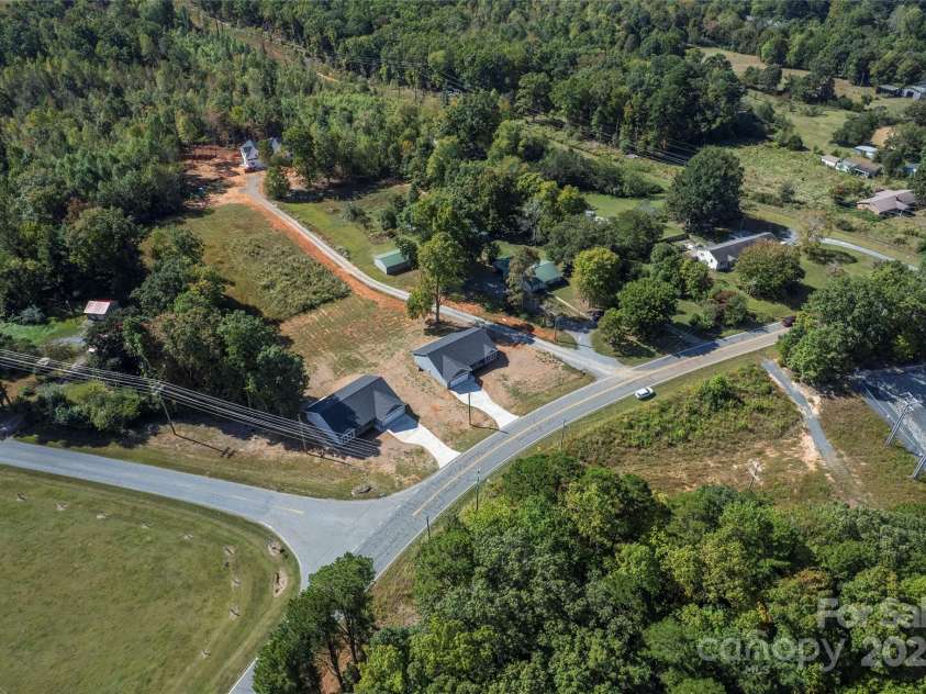 6015 Zoo Parkway, Asheboro, NC 27205.  MLS# CAR4308041, YatesRealty ID 9402. 