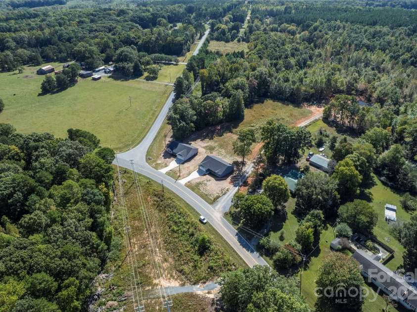 6015 Zoo Parkway, Asheboro, NC 27205.  MLS# CAR4308041, YatesRealty ID 9402. 