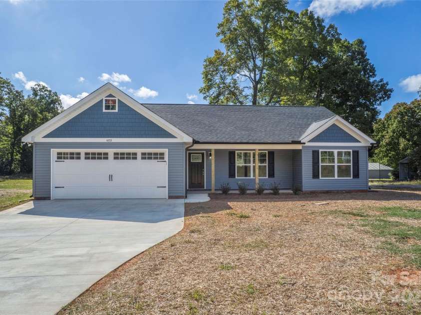6015 Zoo Parkway, Asheboro, NC 27205.  MLS# CAR4308041, YatesRealty ID 9402. 