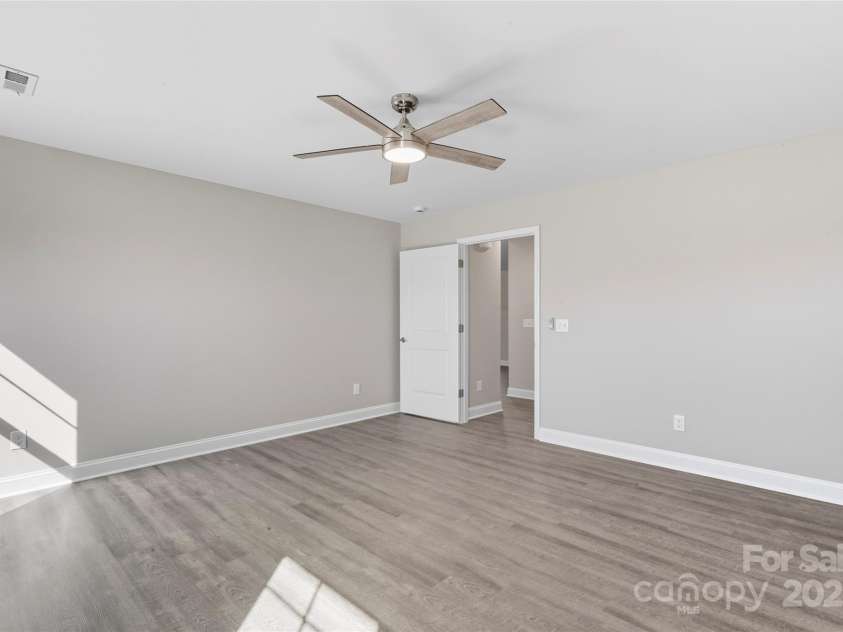 6015 Zoo Parkway, Asheboro, NC 27205.  MLS# CAR4308041, YatesRealty ID 9402. 