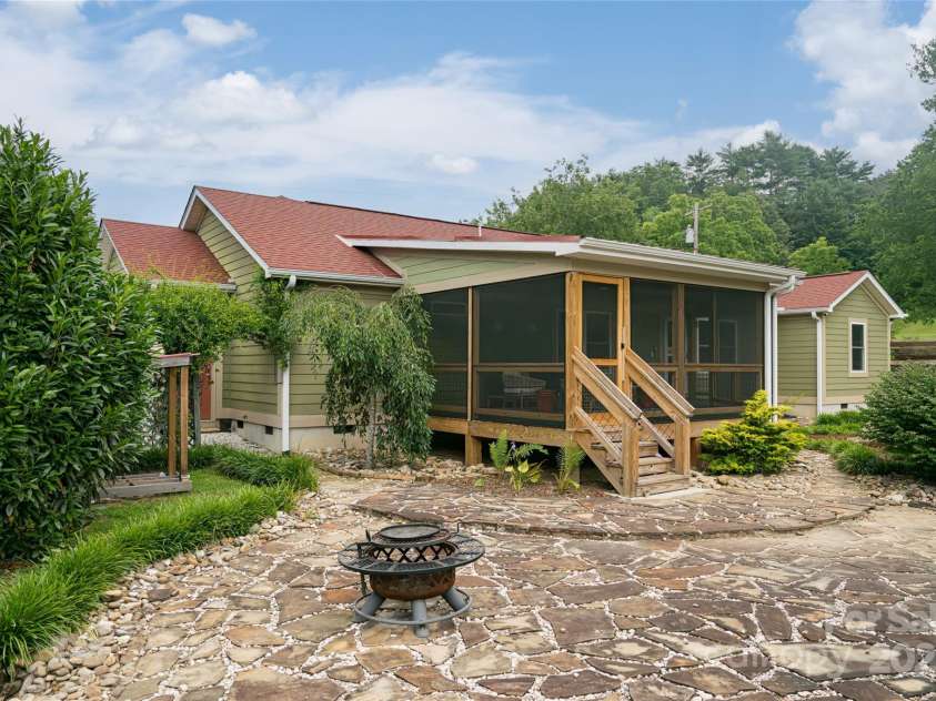 440 Island Ford Road, Brevard, NC 28712.  MLS# CAR4217066, YatesRealty ID 9405. 