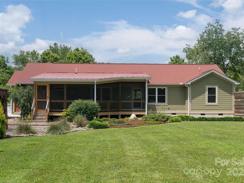 440 Island Ford Road, Brevard, NC 28712.  MLS# CAR4217066, YatesRealty ID 9405. 