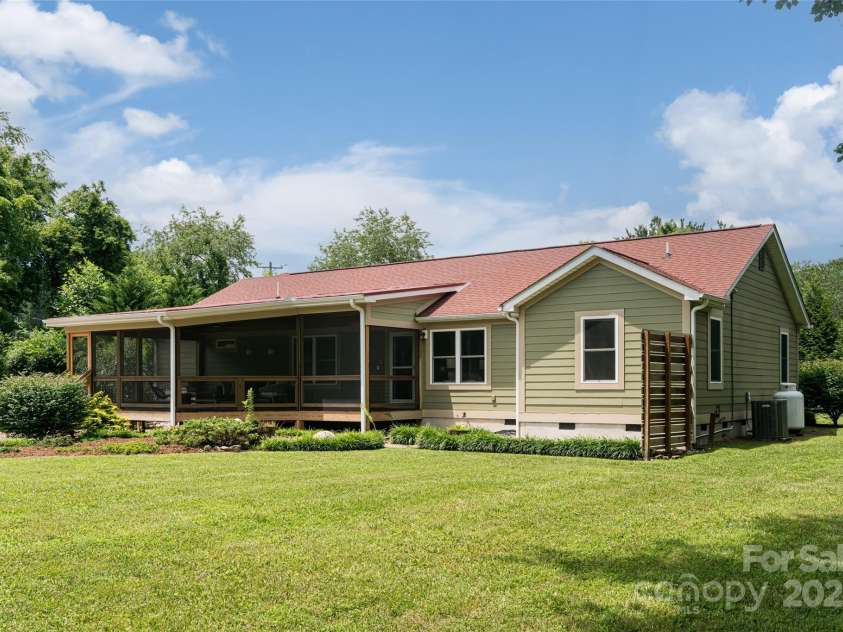 440 Island Ford Road, Brevard, NC 28712.  MLS# CAR4217066, YatesRealty ID 9405. 