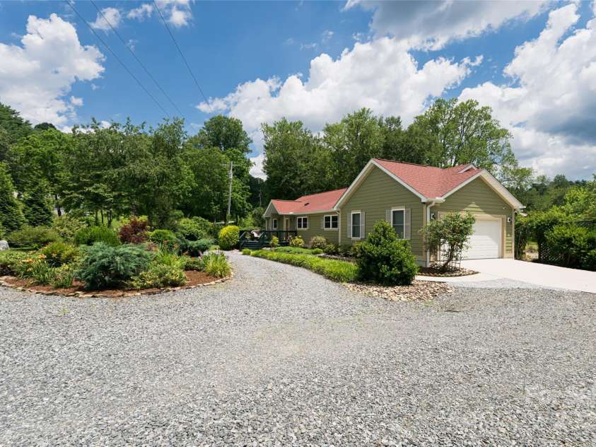 440 Island Ford Road, Brevard, NC 28712.  MLS# CAR4217066, YatesRealty ID 9405. 