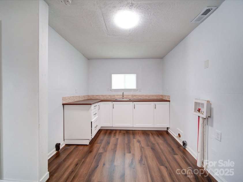 2300 Kennesaw Drive, Charlotte, NC 28216.  MLS# CAR4240575, YatesRealty ID 9406. 