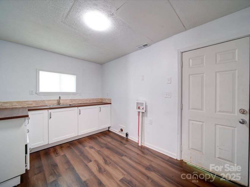 2300 Kennesaw Drive, Charlotte, NC 28216.  MLS# CAR4240575, YatesRealty ID 9406. 