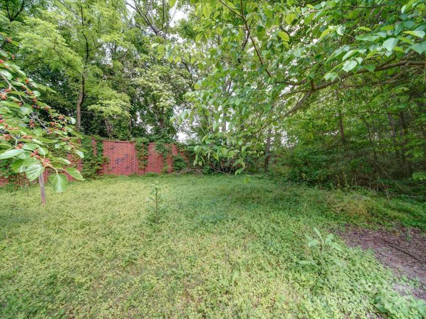 2300 Kennesaw Drive, Charlotte, NC 28216.  MLS# CAR4240575, YatesRealty ID 9406. 