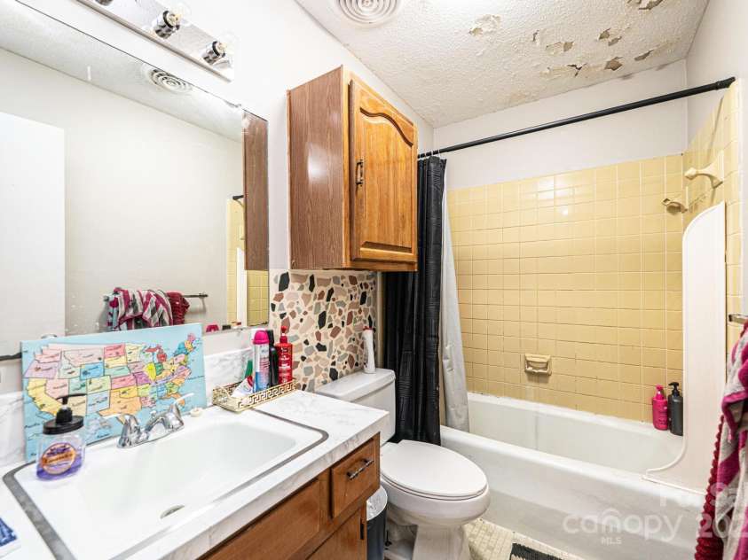 230 park Lane, Newton, NC 28658.  MLS# CAR4250486, YatesRealty ID 9408. 