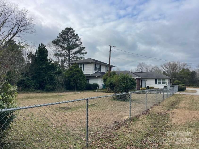1529 Market Street, Cheraw, SC 29520.  MLS# CAR4223765, YatesRealty ID 941. 