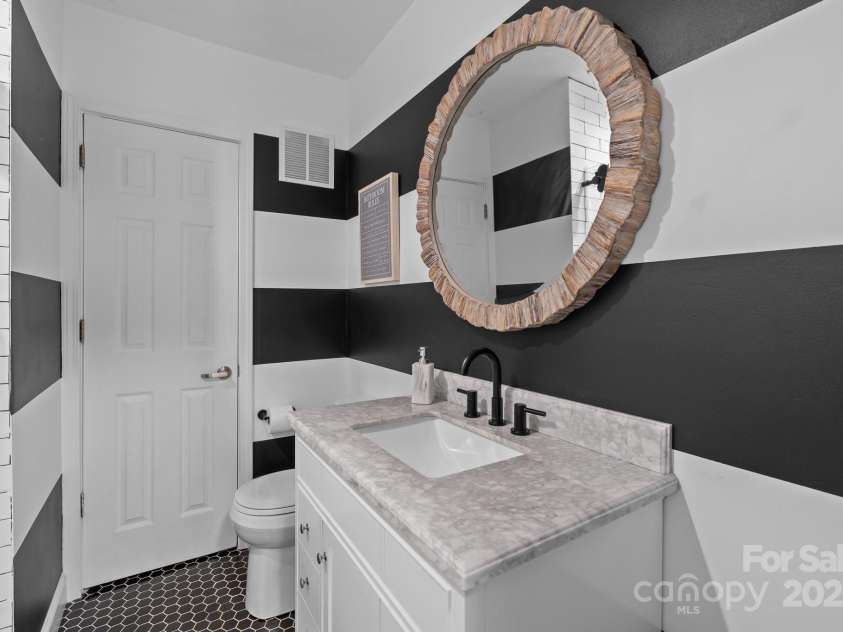 15921 Cramur Drive, Huntersville, NC 28078.  MLS# CAR4237838, YatesRealty ID 9411. 