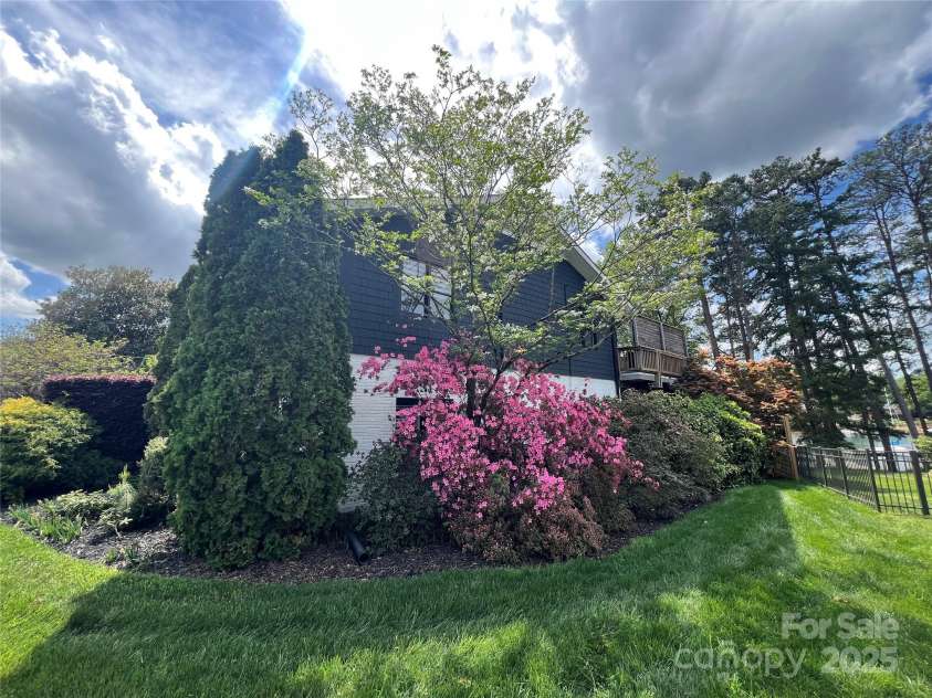 15921 Cramur Drive, Huntersville, NC 28078.  MLS# CAR4237838, YatesRealty ID 9411. 