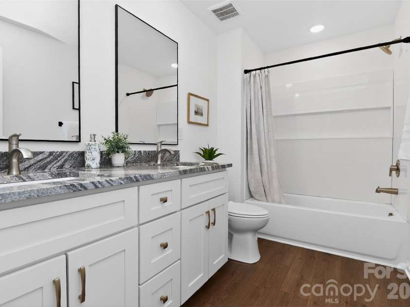 3851 Longmore Lane, Kannapolis, NC 28081.  MLS# CAR4359323, YatesRealty ID 9413. Full Bathroom Upstairs