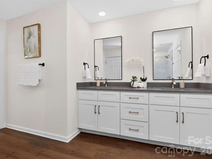3851 Longmore Lane, Kannapolis, NC 28081.  MLS# CAR4359323, YatesRealty ID 9413. Primary Bathroom