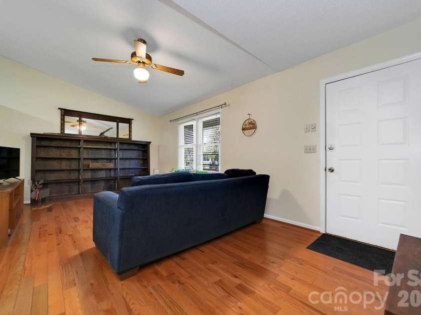 17 Resada Drive, Brevard, NC 28712.  MLS# CAR4349266, YatesRealty ID 9414. 