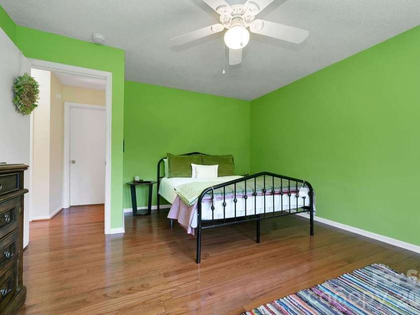 17 Resada Drive, Brevard, NC 28712.  MLS# CAR4349266, YatesRealty ID 9414. 
