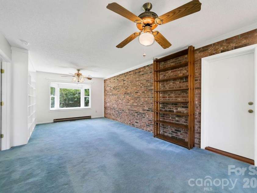 17 Resada Drive, Brevard, NC 28712.  MLS# CAR4349266, YatesRealty ID 9414. 