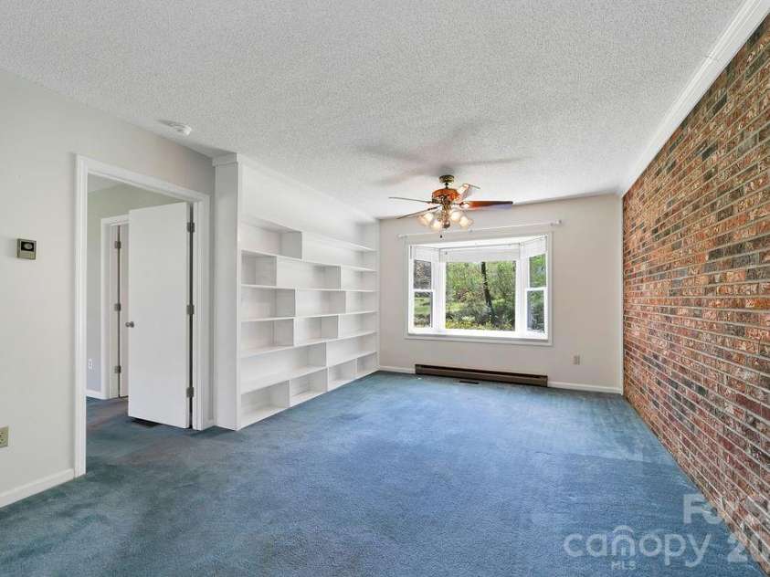 17 Resada Drive, Brevard, NC 28712.  MLS# CAR4349266, YatesRealty ID 9414. 