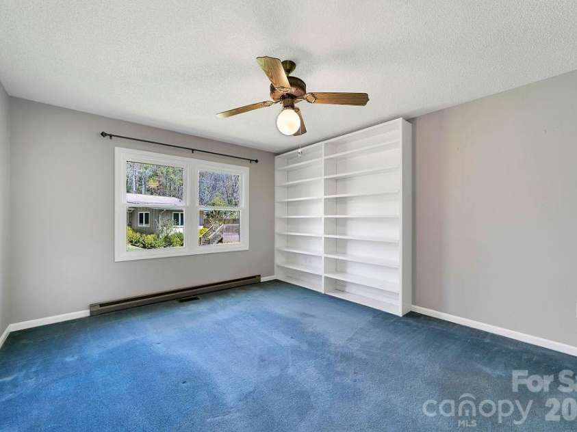 17 Resada Drive, Brevard, NC 28712.  MLS# CAR4349266, YatesRealty ID 9414. 