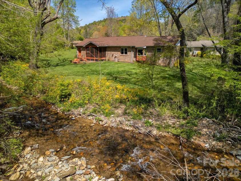 17 Resada Drive, Brevard, NC 28712.  MLS# CAR4349266, YatesRealty ID 9414. 