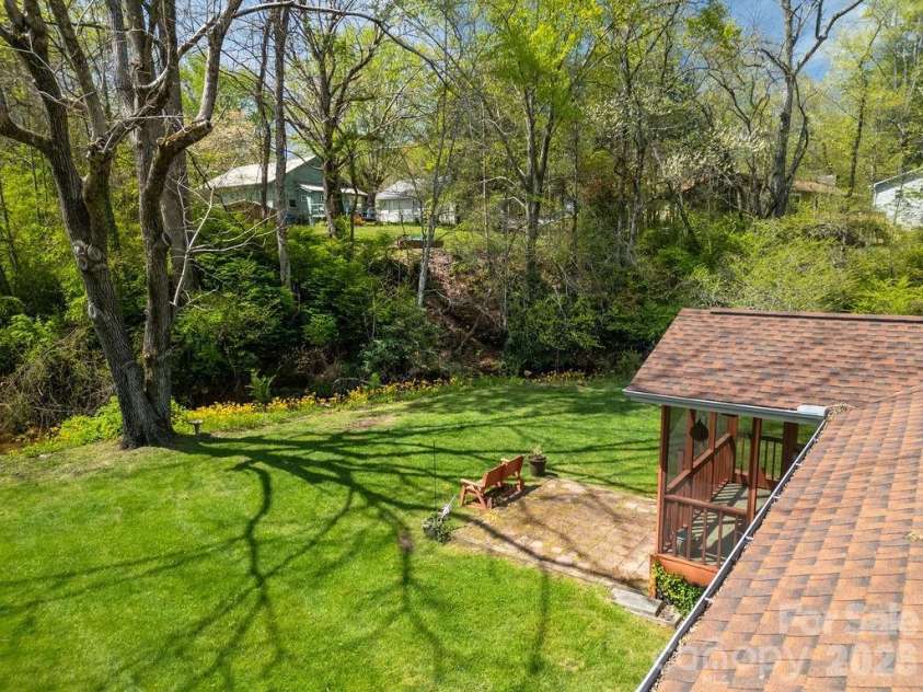 17 Resada Drive, Brevard, NC 28712.  MLS# CAR4349266, YatesRealty ID 9414. 