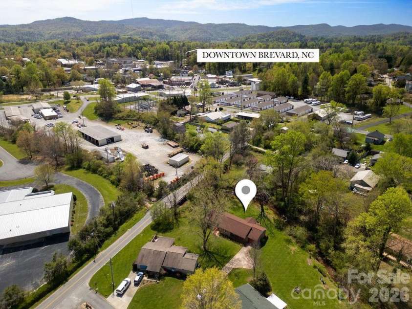 17 Resada Drive, Brevard, NC 28712.  MLS# CAR4349266, YatesRealty ID 9414. 
