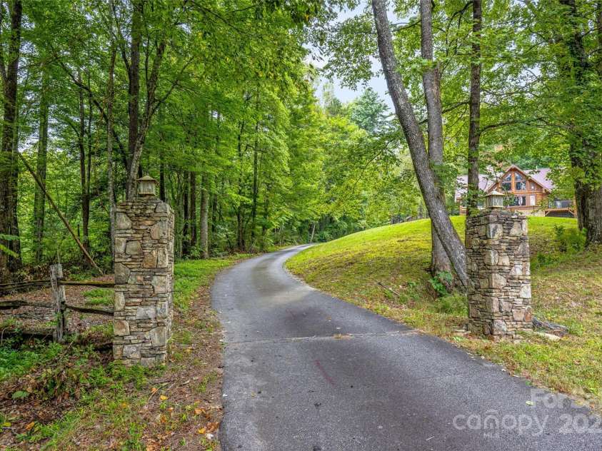 388 Hard To Find Drive, Brevard, NC 28712.  MLS# CAR4244778, YatesRealty ID 9416. 