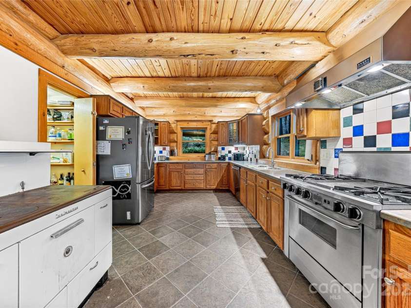 388 Hard To Find Drive, Brevard, NC 28712.  MLS# CAR4244778, YatesRealty ID 9416. 