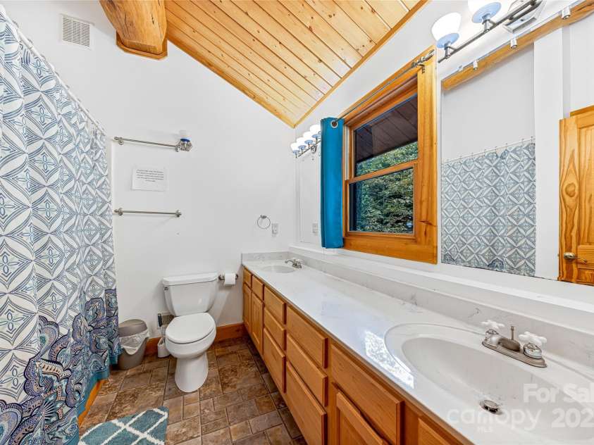 388 Hard To Find Drive, Brevard, NC 28712.  MLS# CAR4244778, YatesRealty ID 9416. 