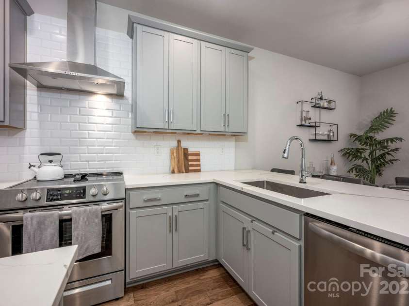 2306 Elizabeth Mill Place, Charlotte, NC 28208.  MLS# CAR4222302, YatesRealty ID 9417. 