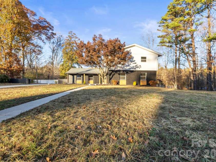 335 Eastcliff Drive, Concord, NC 28025.  MLS# CAR4366749, YatesRealty ID 9417. 