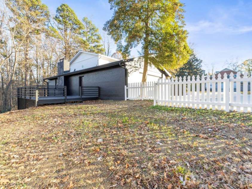 335 Eastcliff Drive, Concord, NC 28025.  MLS# CAR4366749, YatesRealty ID 9417. 