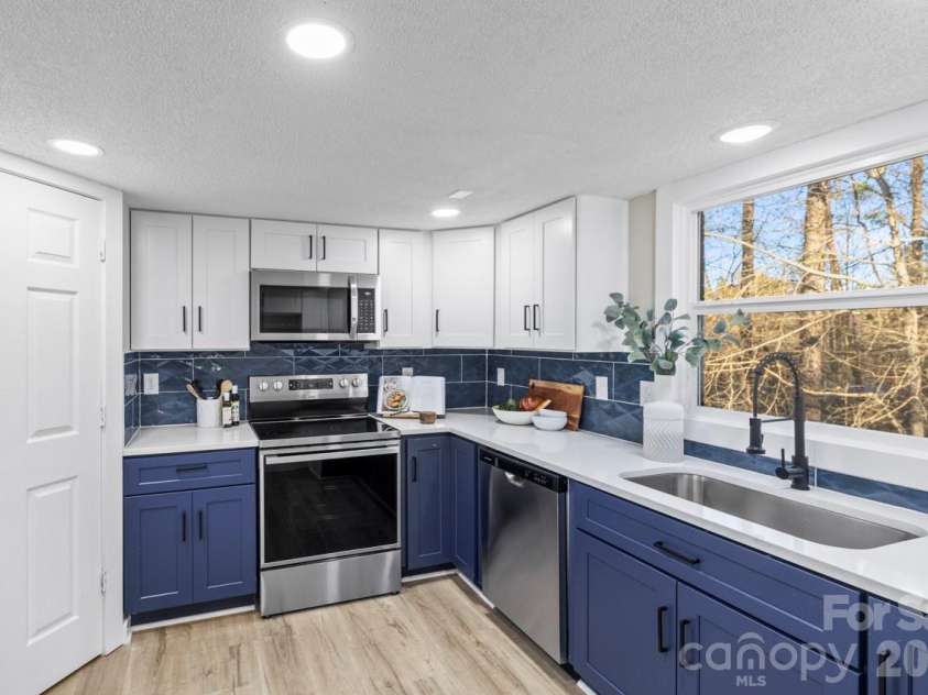 335 Eastcliff Drive, Concord, NC 28025.  MLS# CAR4366749, YatesRealty ID 9417. 