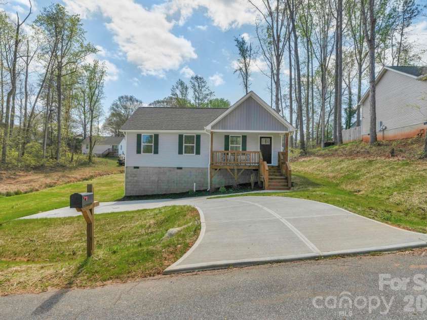 240 Parkland Drive, Forest City, NC 28043.  MLS# CAR4349686, YatesRealty ID 9418. Double driveway