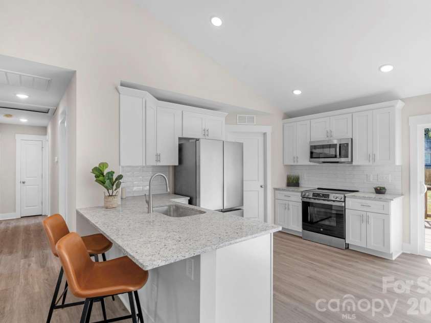 240 Parkland Drive, Forest City, NC 28043.  MLS# CAR4349686, YatesRealty ID 9418. Kitchen w/ appliances