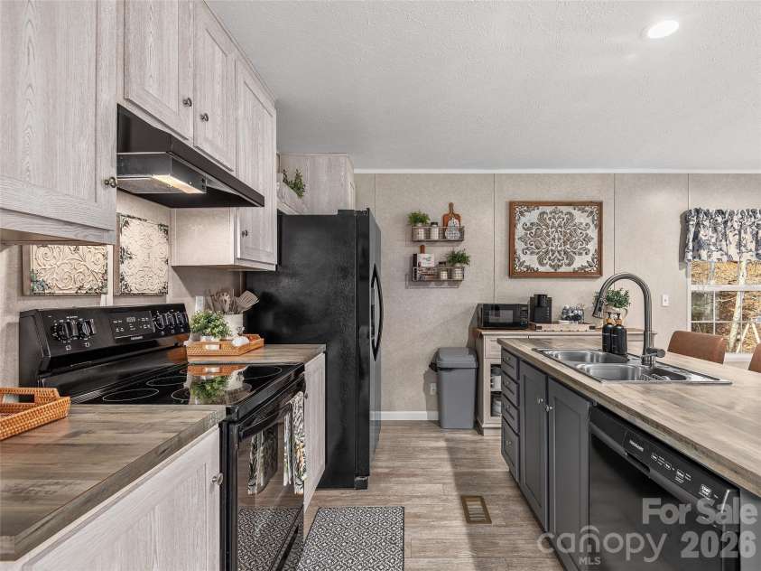 14400 Cruso Road, Canton, NC 28716.  MLS# CAR4346802, YatesRealty ID 9419. 