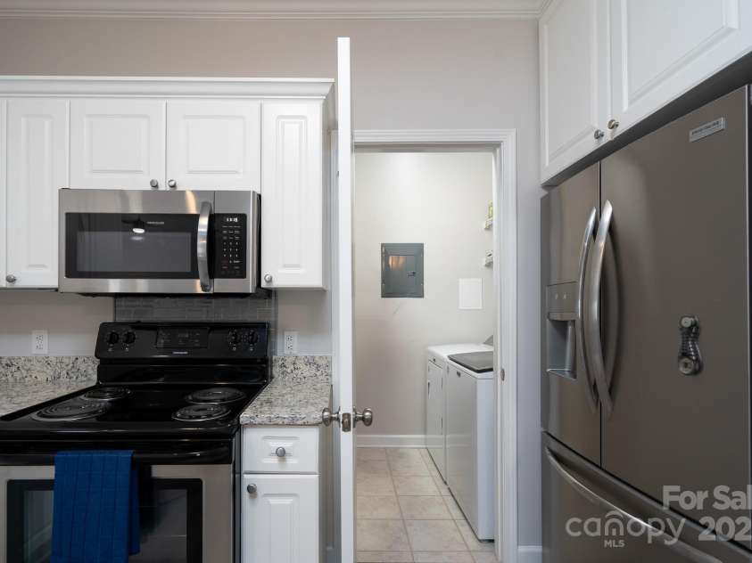 18511 Harborside Drive, Cornelius, NC 28031.  MLS# CAR4274110, YatesRealty ID 942. 